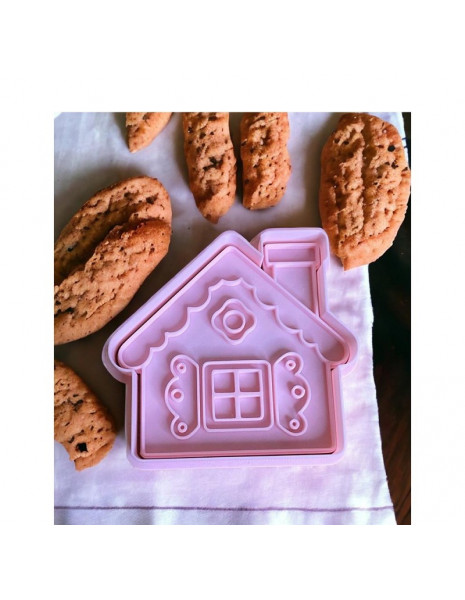 TAGLIAPASTA BISCOTTI CASETTA CON NEVE...